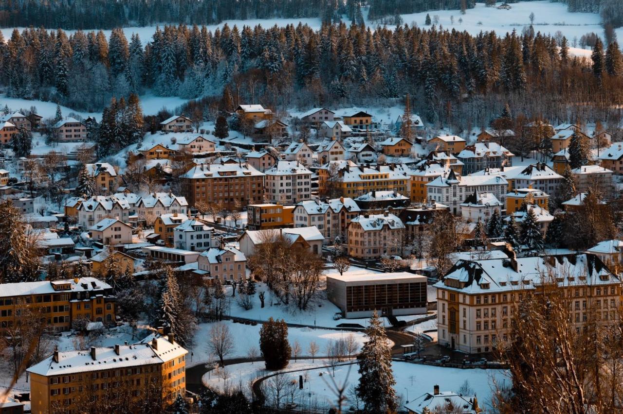 Appartement Douces Heures Avec Parking Couvert Prive Le Locle Buitenkant foto